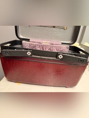 Samsonite vintage wine red hard side handled train case with zipper pouch